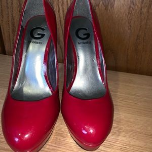 Guess Patent Red Pumps
